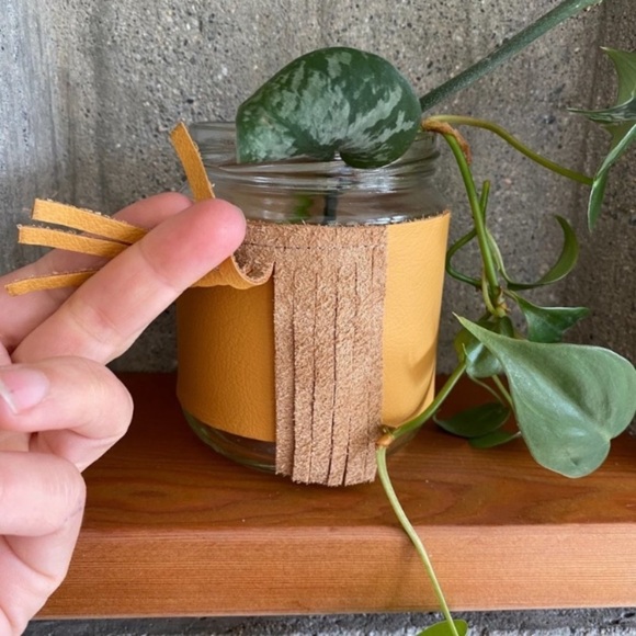 Leather Handcrafted “Grouse” Propagation Vase - Picture 6 of 9